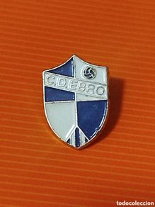 Coleccionismo deportivo: INSIGNIA DE FUTBOL C.D EBRO.LA ALMOZARA . ZARAGOZA